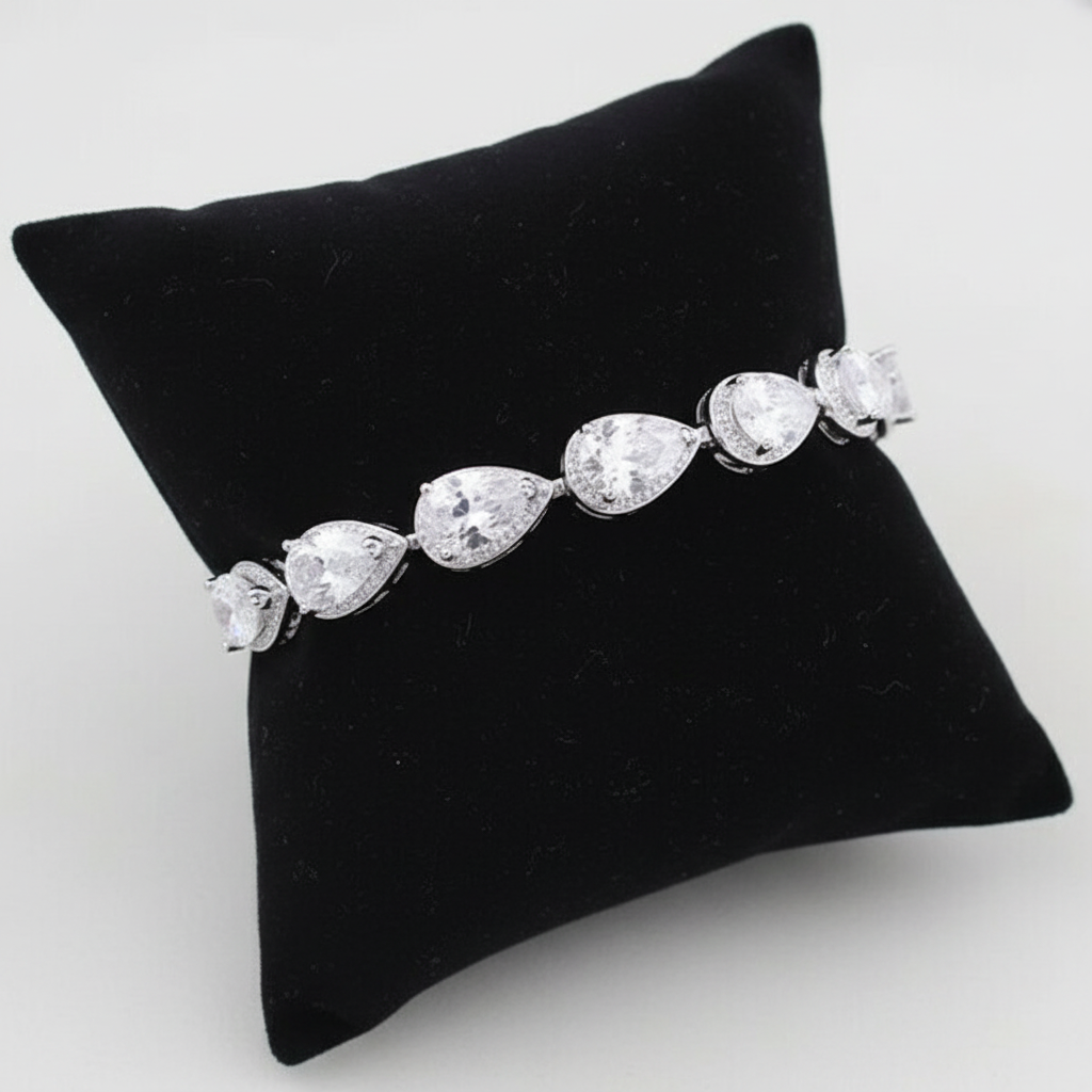 Exquisite Women's White Zircon Crystal Bracelet - Zinc Alloy Metal - Bride / Wedding, Birthday, Party
