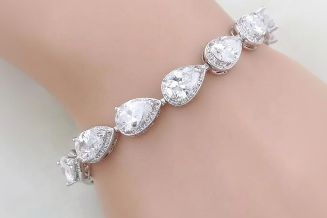 Exquisite Women's White Zircon Crystal Bracelet - Zinc Alloy Metal - Bride / Wedding, Birthday, Party